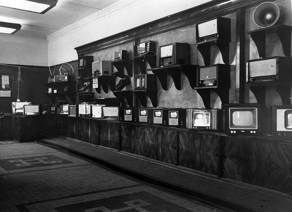 1. Открытая продажа телевизоров и радиоприёмников в магазине №105 Ленкультторга. г. Ленинград, 1958 год.
