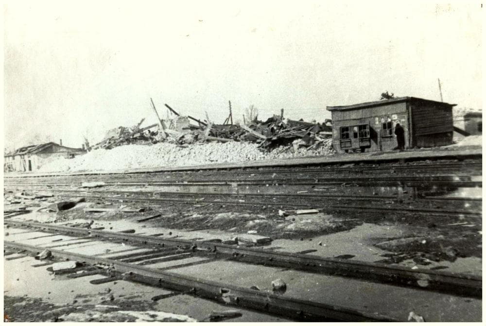 Разрушенное здание Гжатского вокзала
