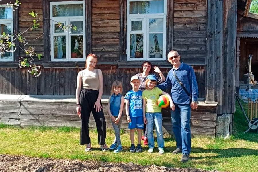 Семья В Музее