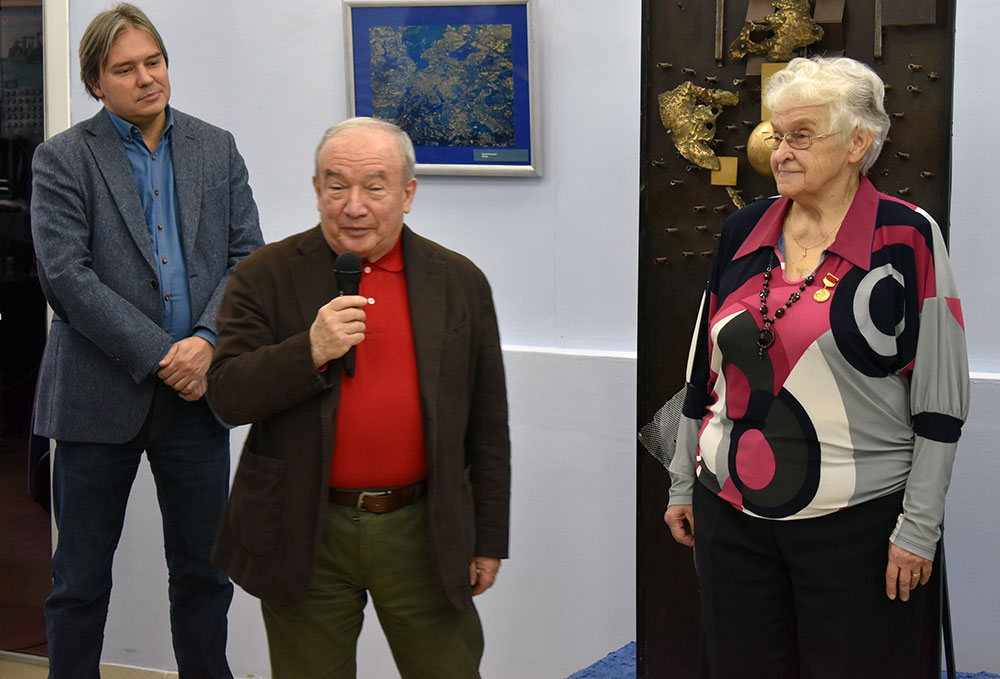 На открытии выставки «Причастная к космосу» выступает М.С.Белаковский. 2019 год. На открытии выставки «Причастная к космосу» выступает М.С.Белаковский. 2019 год.