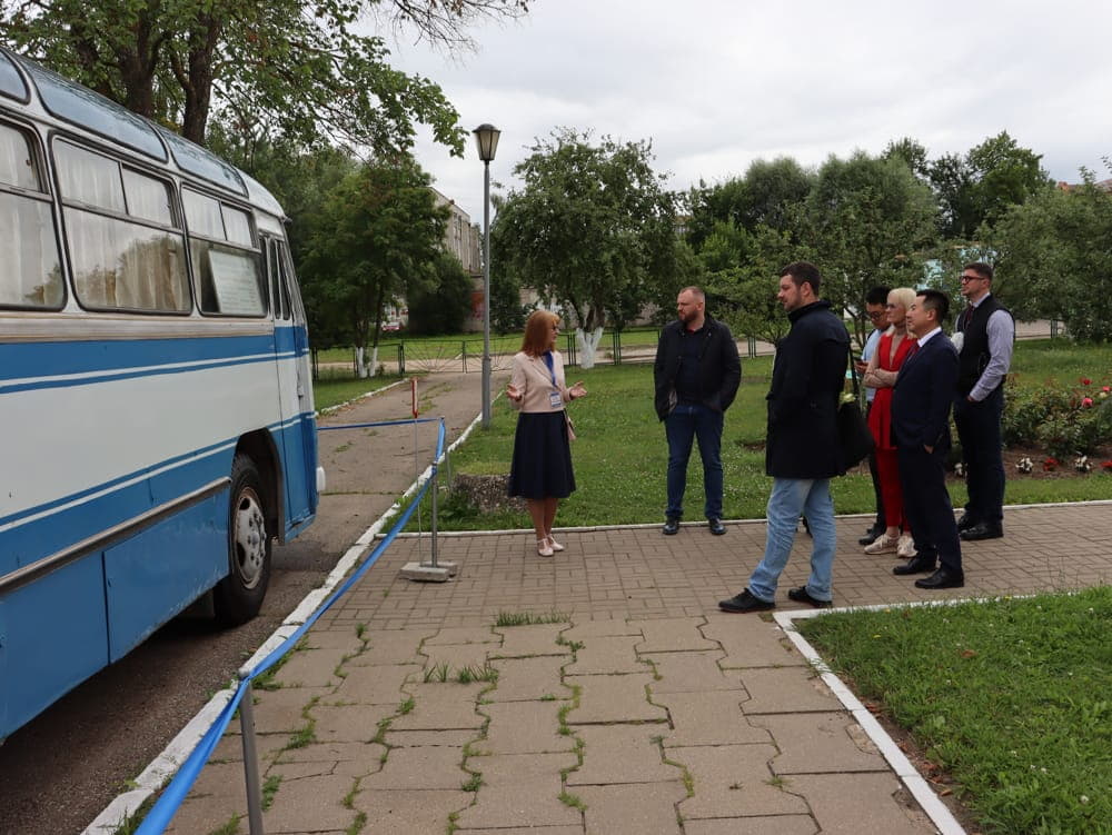 Туристы из Китая посетили мемориальный комплекс Ю.А. Гагарина