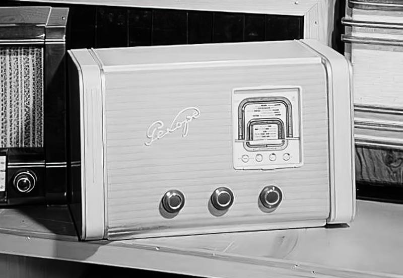 1. Радиоприёмник «Рекорд-53» на Лейпцигской ярмарке 1954 года 222-gigapixel-standard-width-800px.jpeg