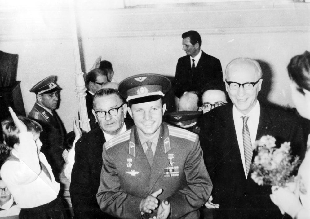 Встреча Ю.А. Гагарина в Центральном Доме Германо-советской дружбы. Берлин, октябрь 1963 года. Фонды ФГБУК «Музей-заповедник Ю.А. Гагарина». 6 дом дружбы-gigapixel-standard-width-1000px.jpg