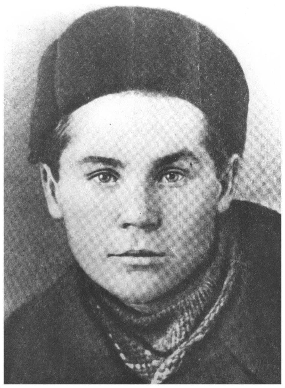 Мл. политрук - поэт Н. Майоров,  погибший в бою у д. Баранцево на кармановском направлении