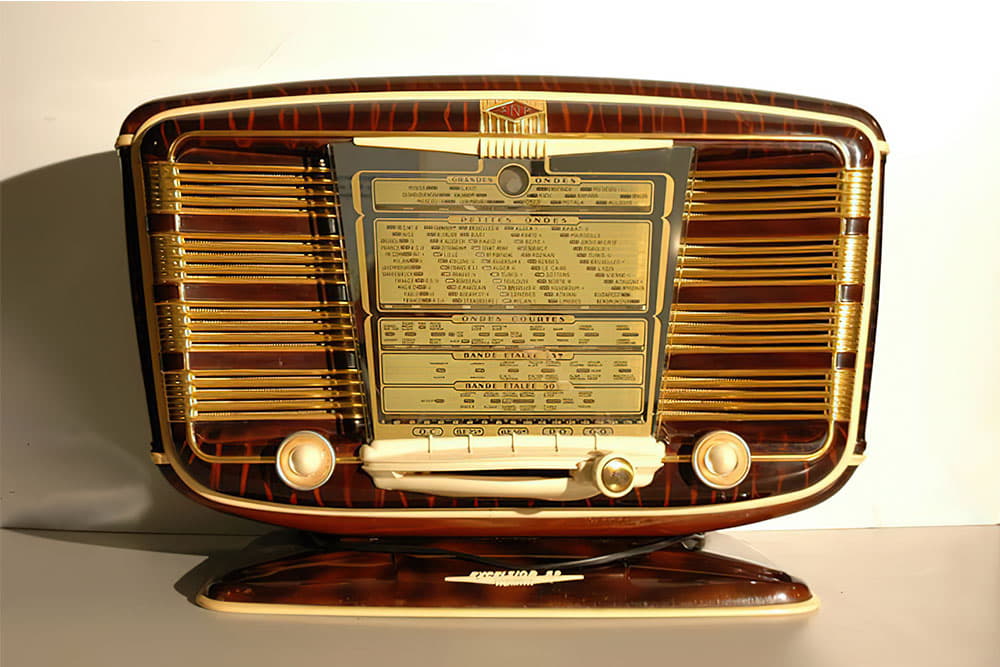 «Эксельсиор-52» - французский радиоприёмник «Эксельсиор-52» - французский радиоприёмник