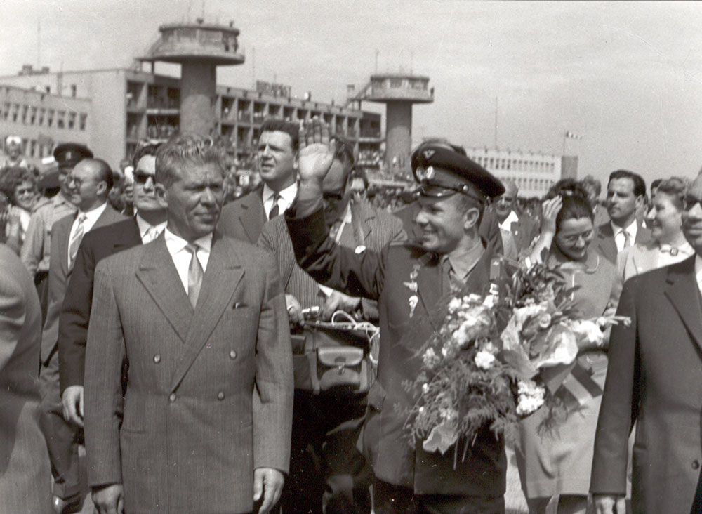 Встреча первого космонавта планеты Юрия Гагарина в аэропорту Будапешта. Венгрия, 1961 год.