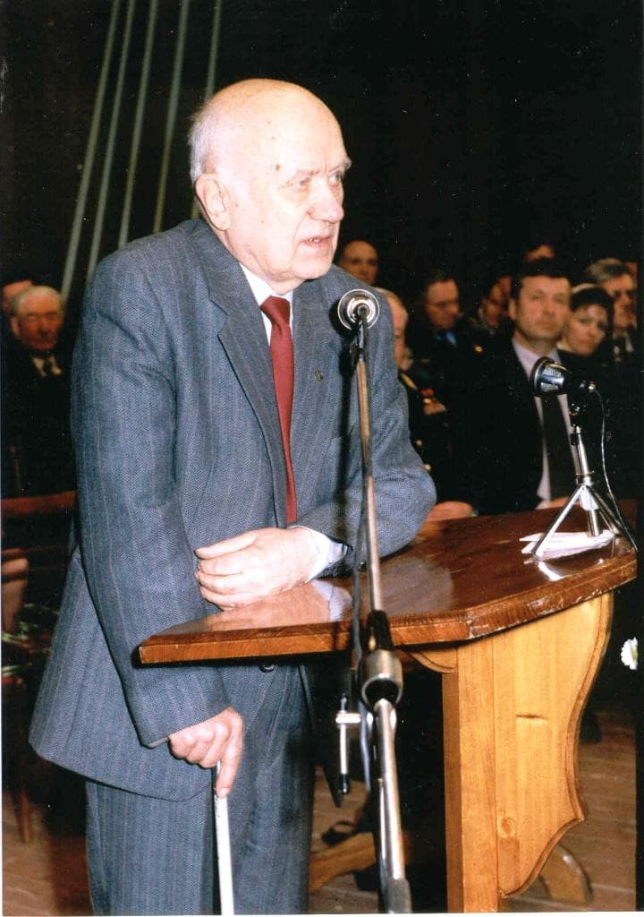 Б.В. Раушенбах. г. Гагарин, 9 марта 1999 года.jpg