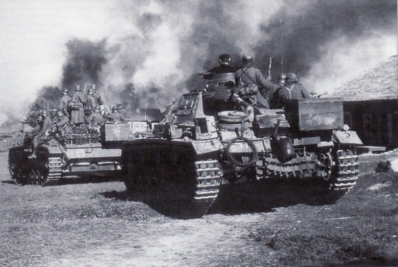 Немецкие танки в районе Вязьмы. 1941 г.