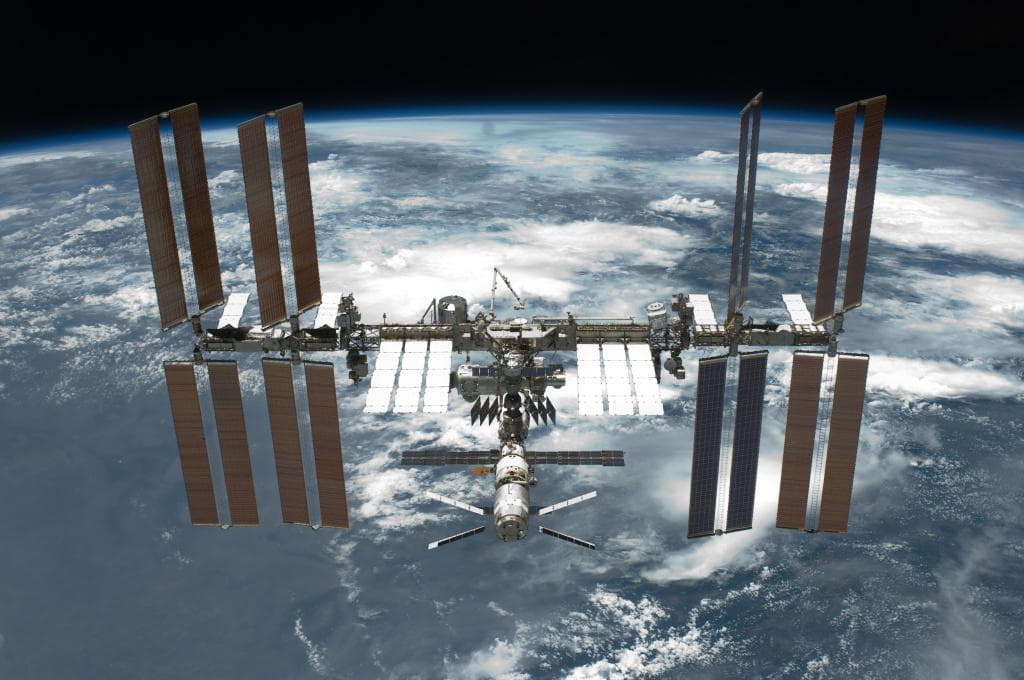 STS-134_International_Space_Station_after_undocking.jpg STS-134_International_Space_Station_after_undocking.jpg