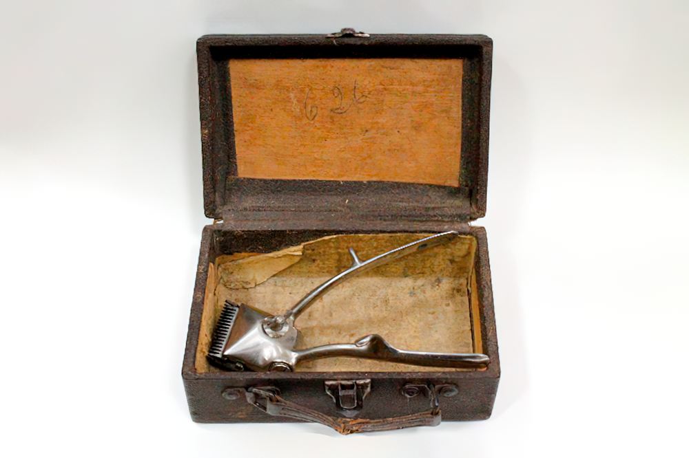 История одного предмета. Ручная машинка для стрижки волос Алексея Ивановича Гагарина История одного предмета. Ручная машинка для стрижки волос Алексея Ивановича Гагарина