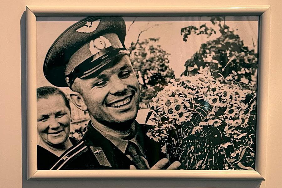 Улыбнись с Гагариным