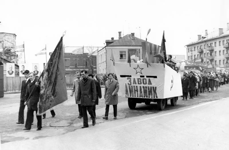 Первомайская демонстрация. Завод Динамик 1976 г. 5 завод Динамик 1976 PIXEL.jpeg