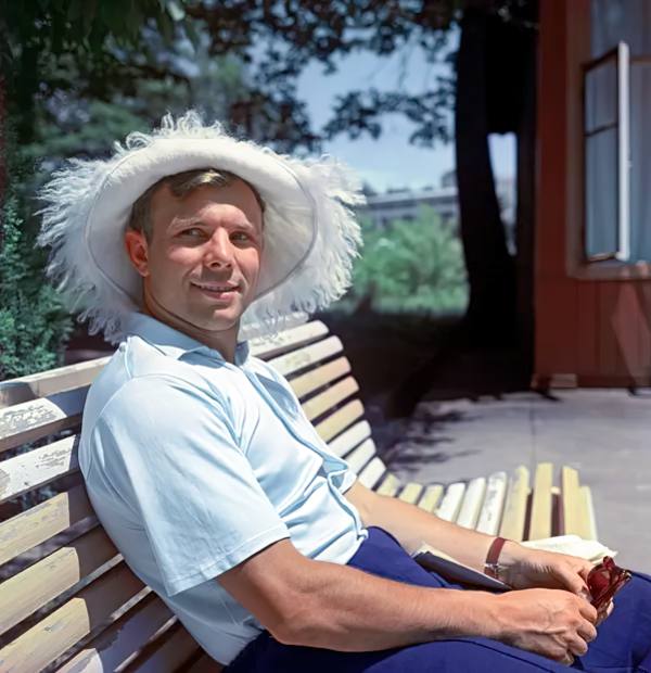 Юрий Гагарин на отдыхе. г. Сочи, 6 мая 1961 года.-gigapixel-standard-width-600px.jpeg
