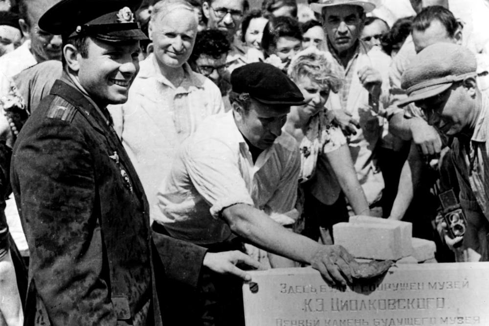 Установка памятной плиты на месте будущего музея. г. Калуга, 13.06.1961 года Установка памятной плиты на месте будущего музея. г. Калуга, 13.06.1961 года-gigapixel-standard-width-1000px.jpg