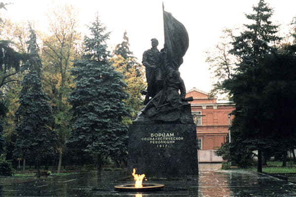 Памятник борцам революции.jpeg